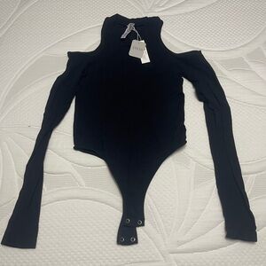 ANWND Black Cold Shoulder Bodysuit